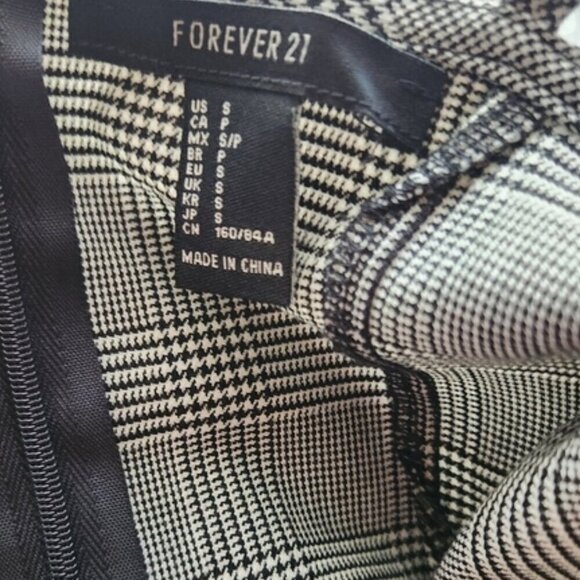 Forever 21 Sleeveless Mini Dress With 1/4 Zip Up In Back - Picture 3 of 3